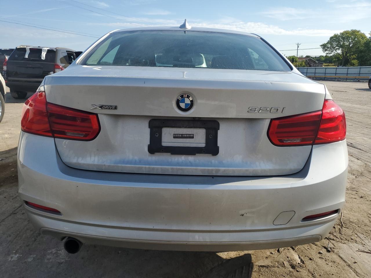 2018 BMW 320 Xi VIN: WBA8E5G57JNV02945 Lot: 62936794