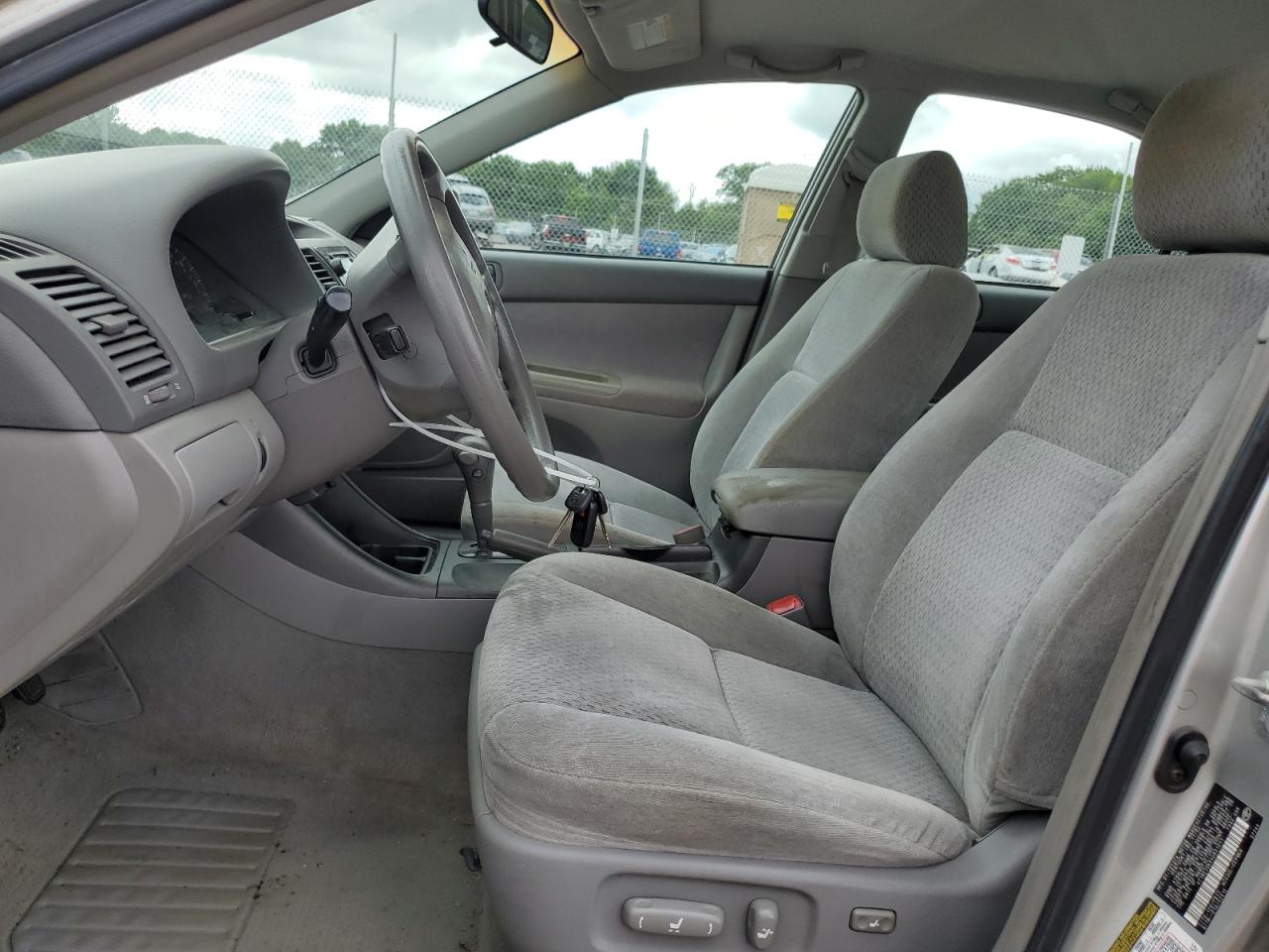 2004 Toyota Camry Le VIN: 4T1BE32KX4U831011 Lot: 64297044