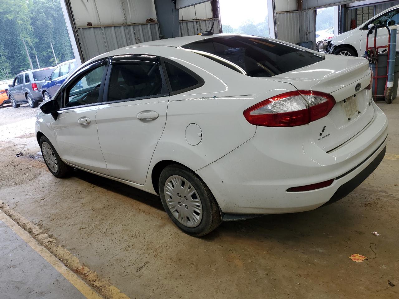 2015 Ford Fiesta - Image 2