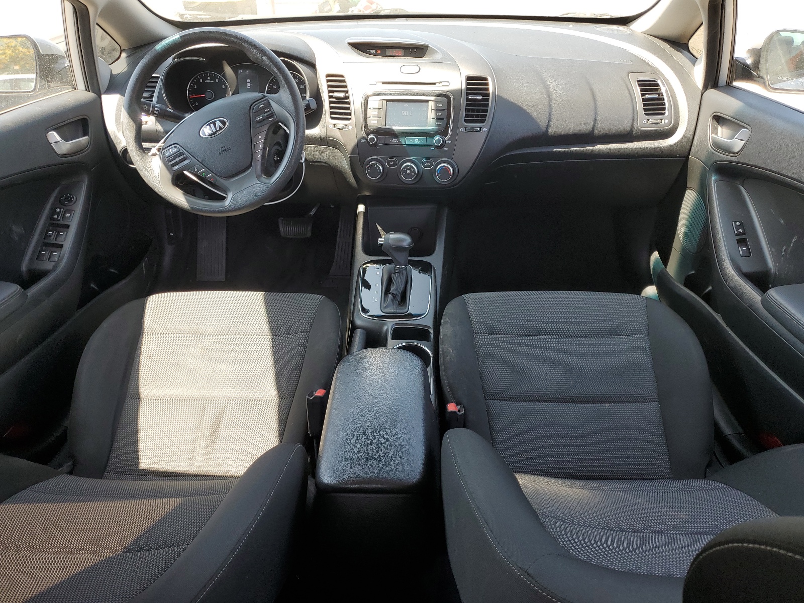 3KPFK4A7XJE266903 2018 Kia Forte Lx