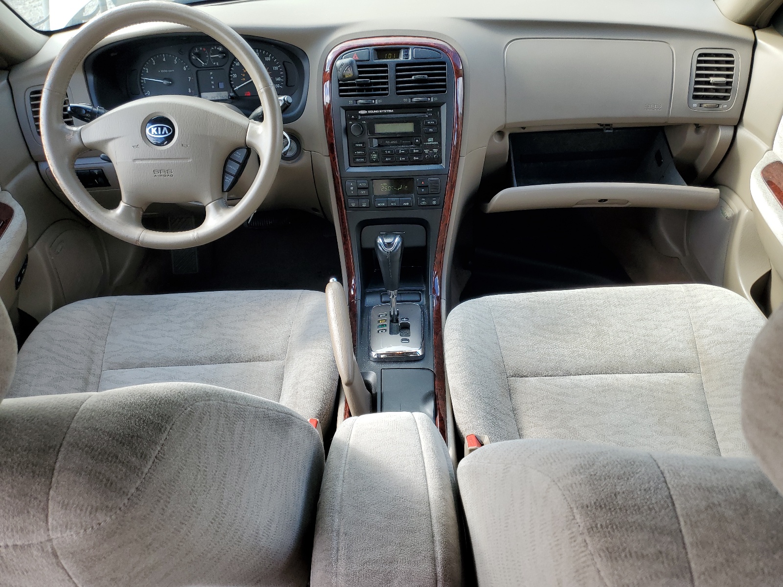 KNAGD126245370687 2004 Kia Optima Lx