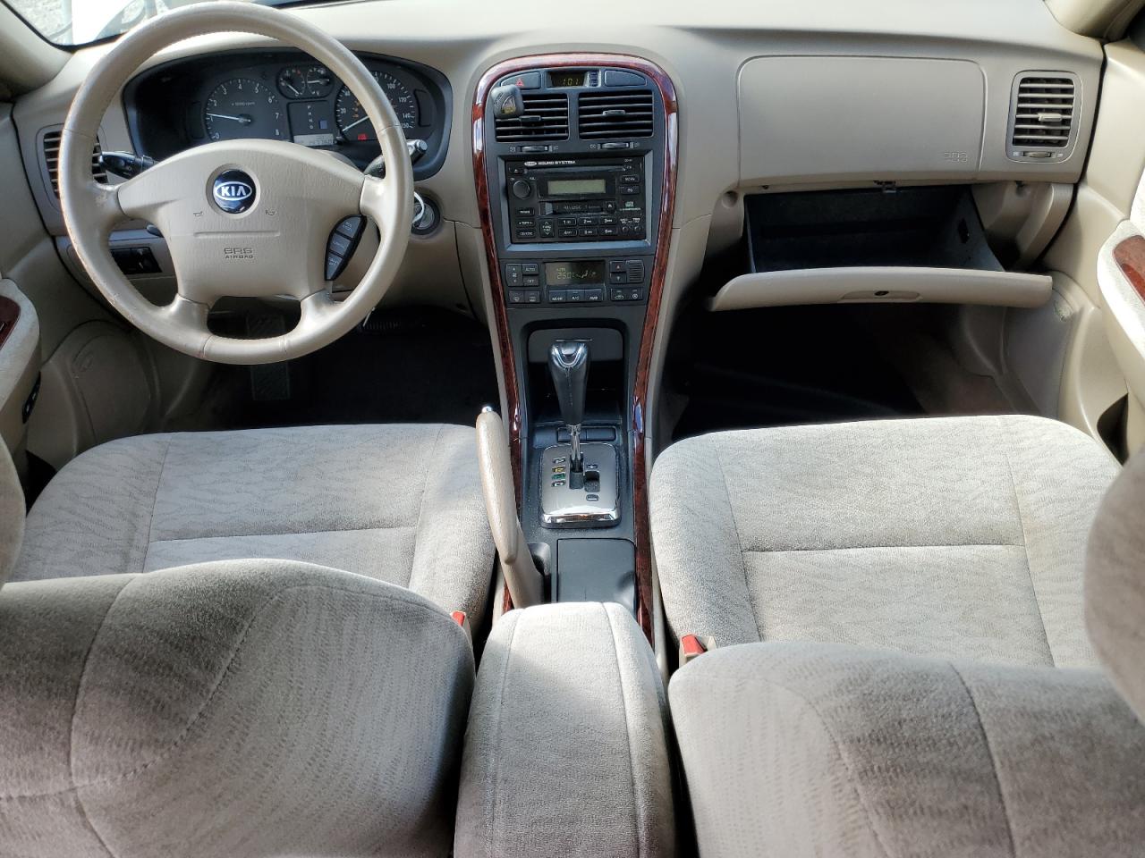 2004 Kia Optima Lx VIN: KNAGD126245370687 Lot: 61164974