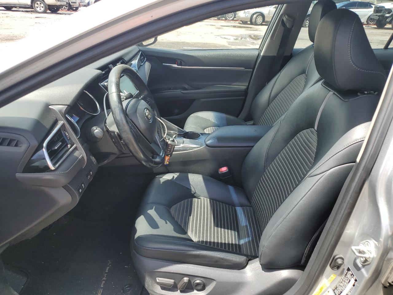 2018 Toyota Camry L VIN: 4T1B11HK1JU666257 Lot: 62793774