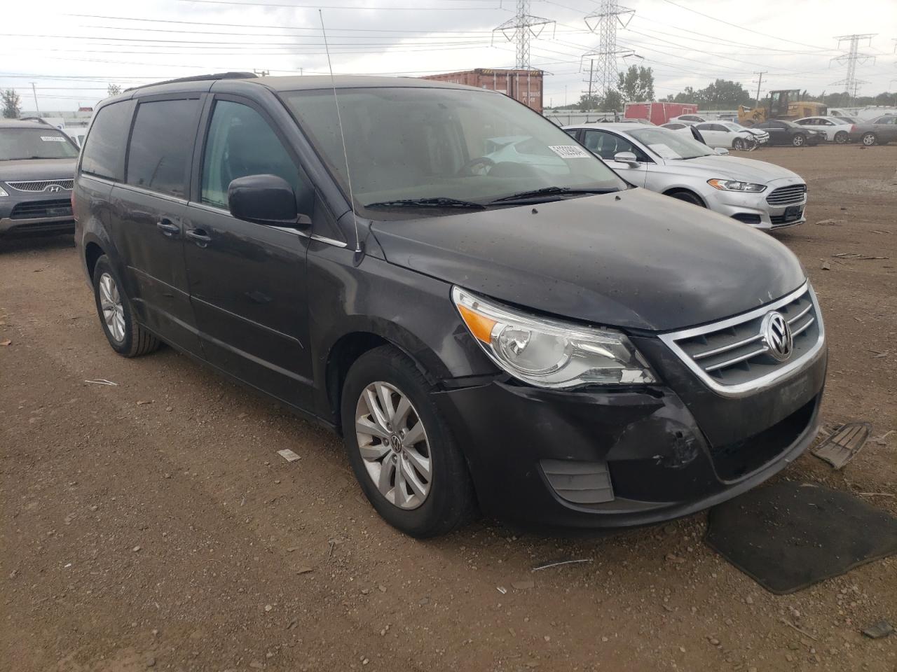 2012 Volkswagen Routan - Image 4