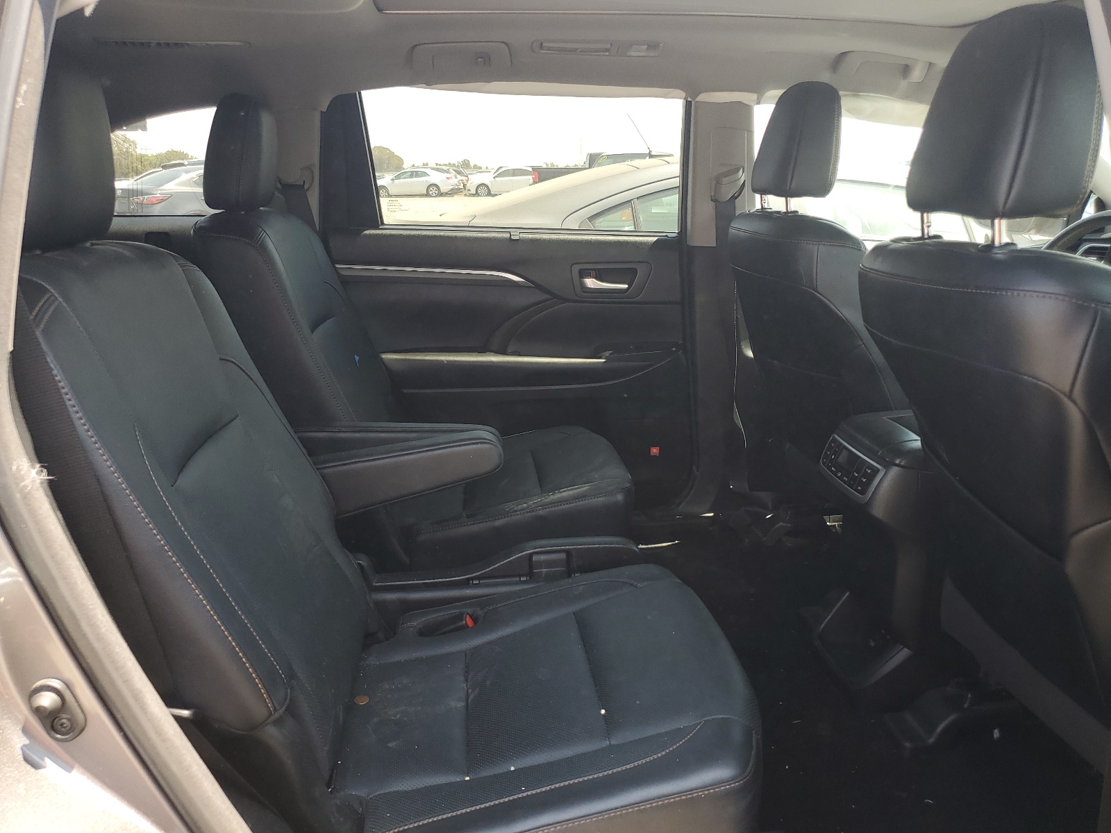 5TDDZRFH1HS379804 2017 Toyota Highlander Limited