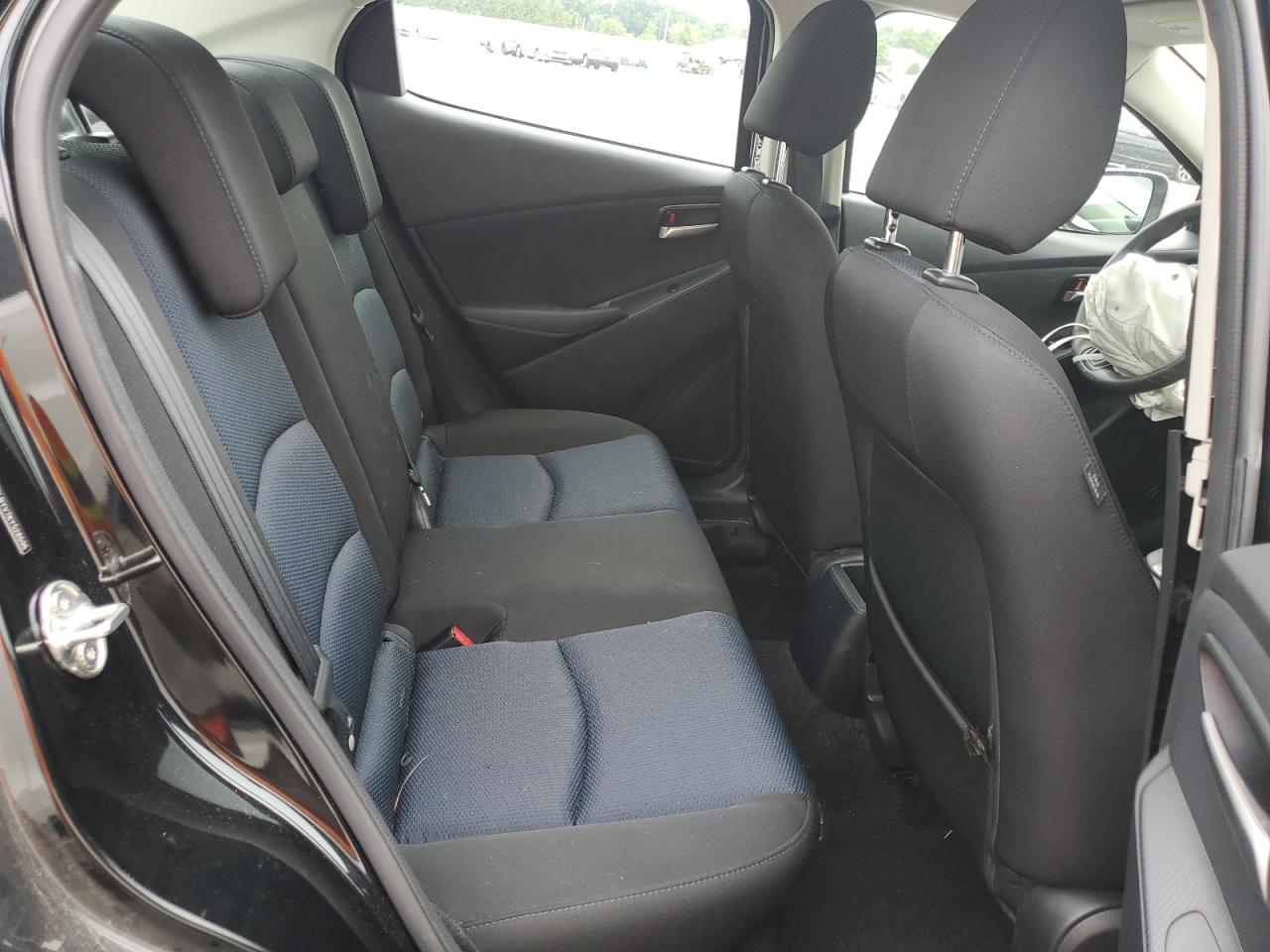 3MYDLBYV7KY528696 2019 Toyota Yaris L