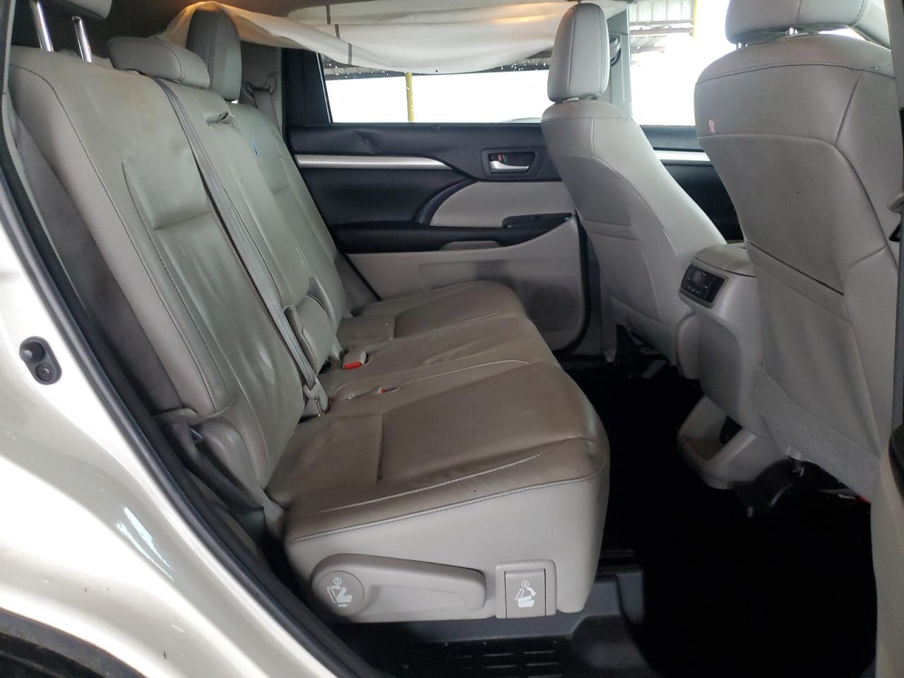 2016 Toyota Highlander Xle VIN: 5TDJKRFH3GS255488 Lot: 62665714