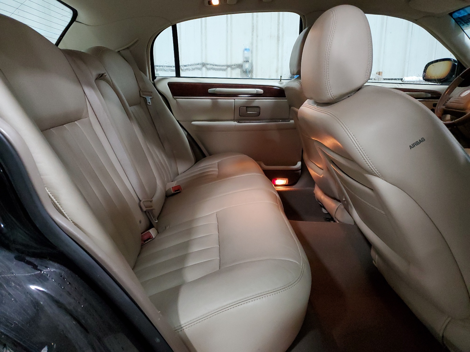 1LNHM82W23Y684607 2003 Lincoln Town Car Signature