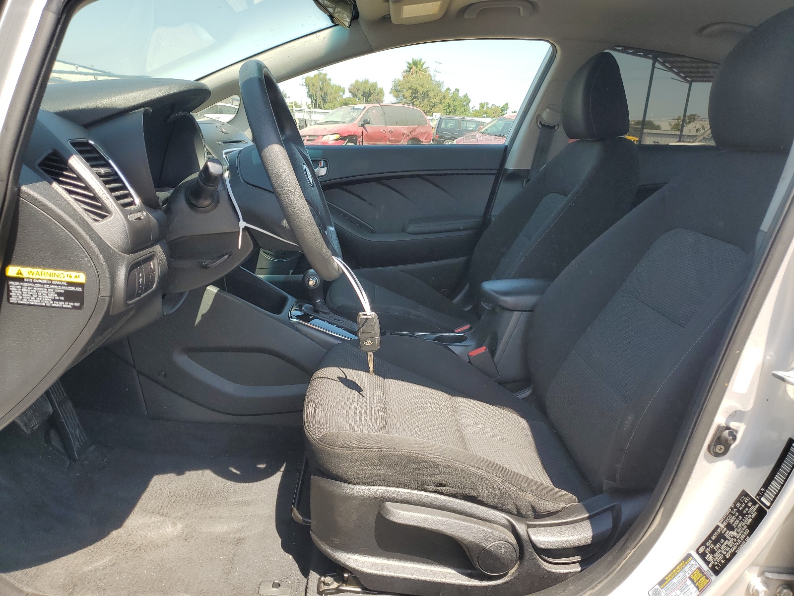 3KPFK4A7XJE266903 2018 Kia Forte Lx