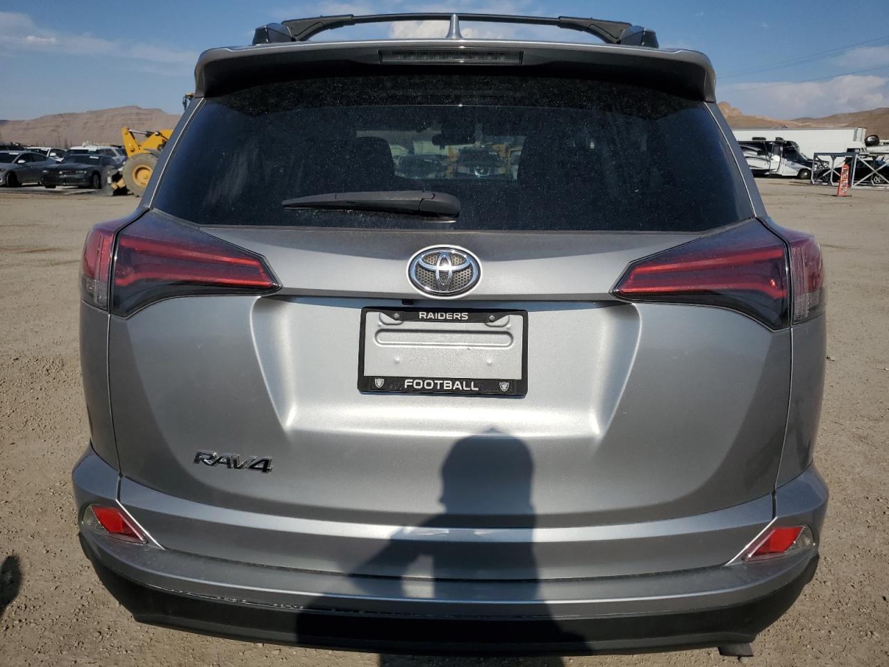 2018 Toyota Rav4 Le VIN: 2T3ZFREV0JW408946 Lot: 64797884