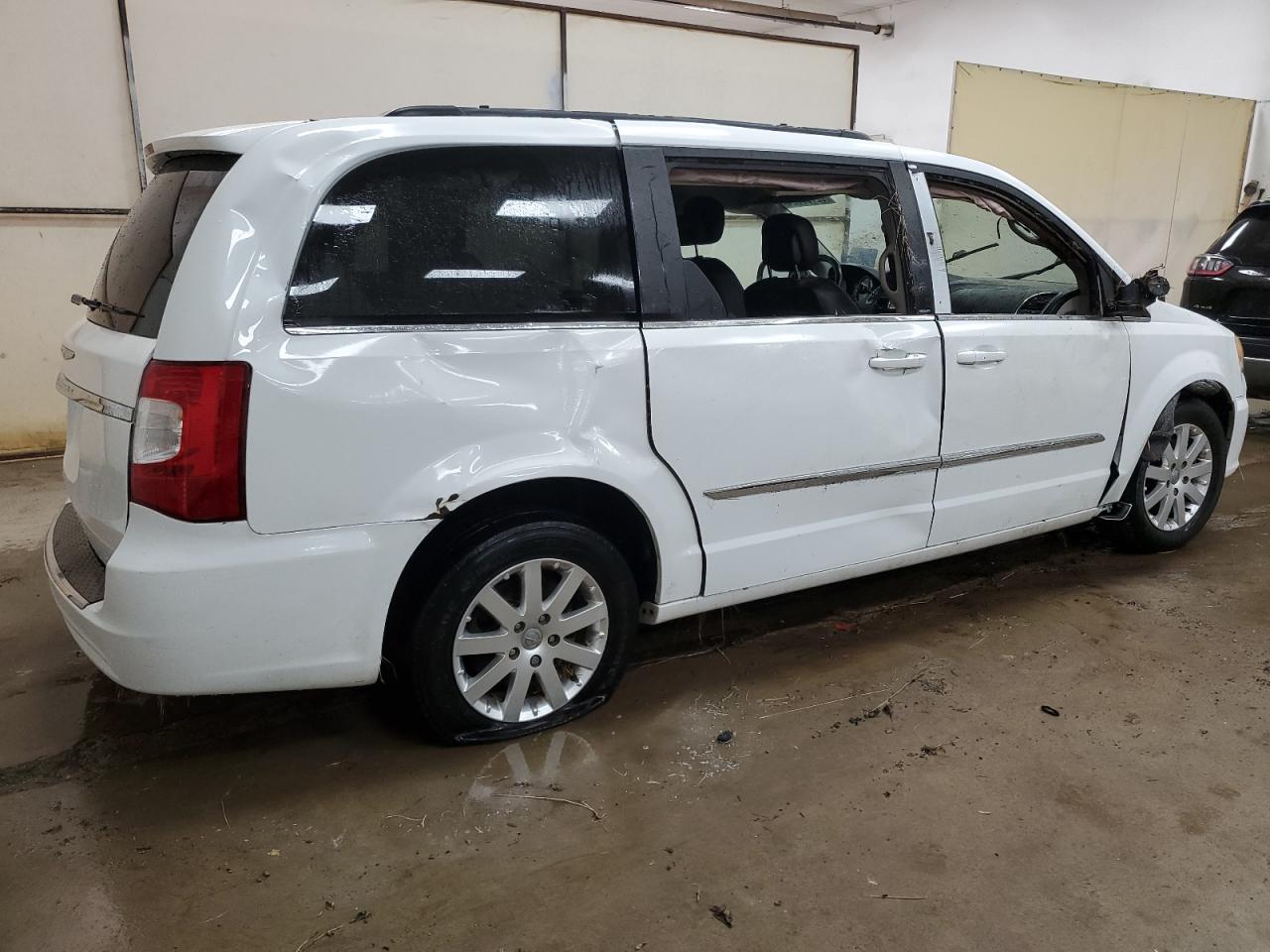 2013 Chrysler Town & Country - Image 3