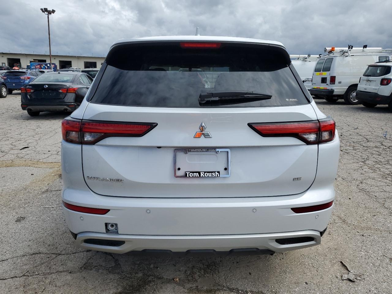 JA4J4VA8XRZ005865 2024 Mitsubishi Outlander Se