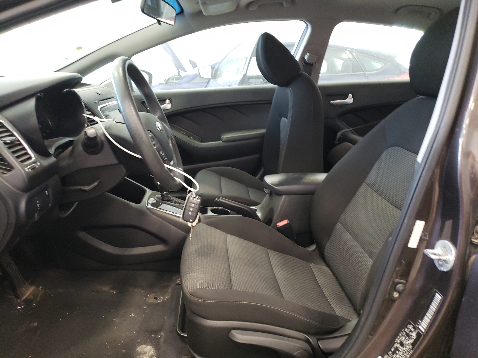 3KPFK4A78HE156197 2017 Kia Forte Lx