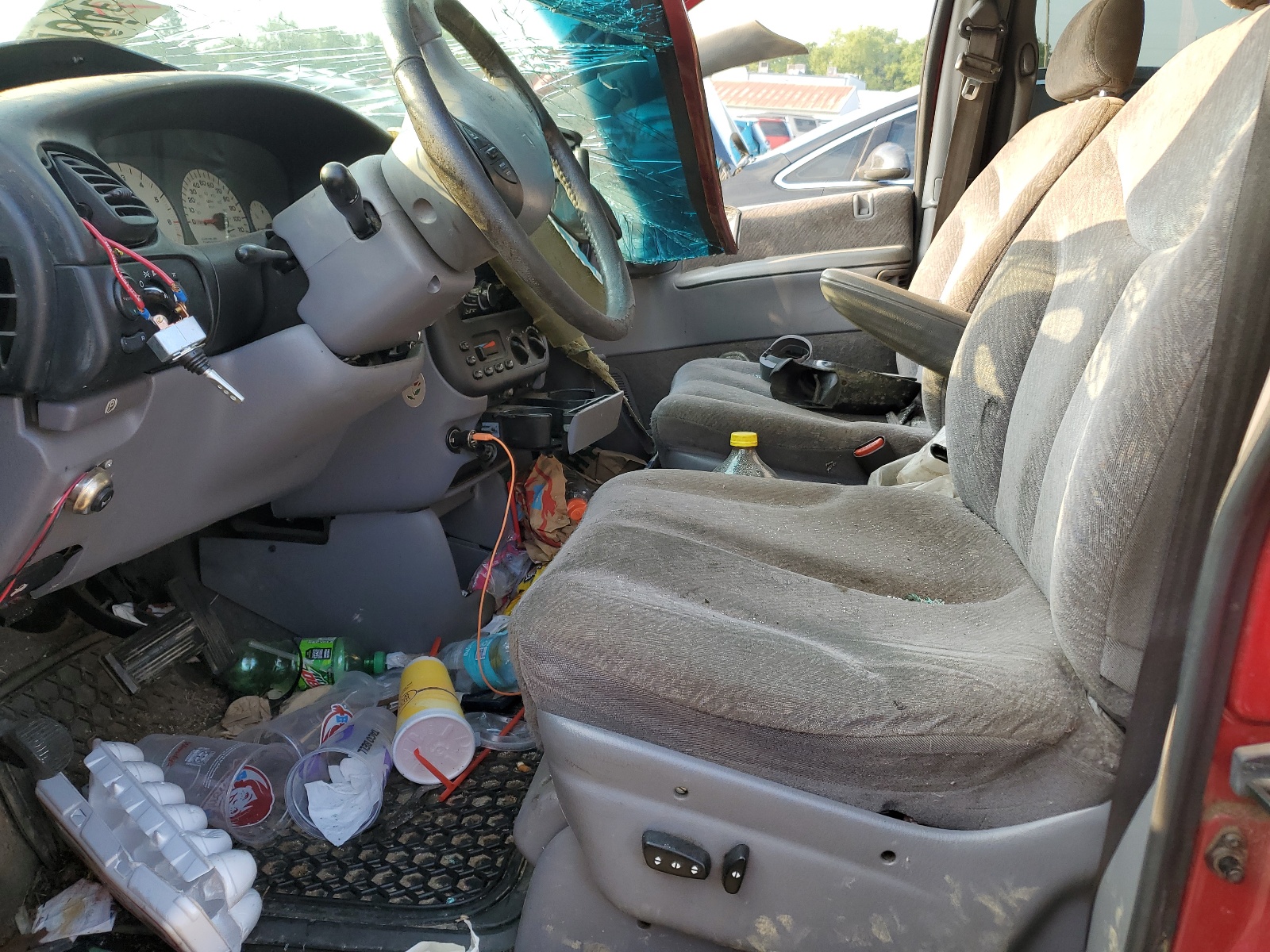 2B4GP45G6XR445041 1999 Dodge Caravan Se