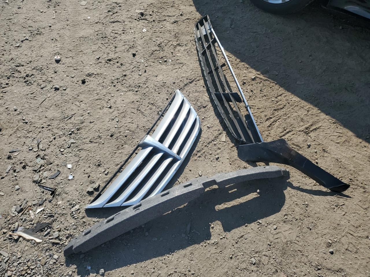 2014 Hyundai Genesis 3.8L VIN: KMHGC4DD2EU260261 Lot: 68700505