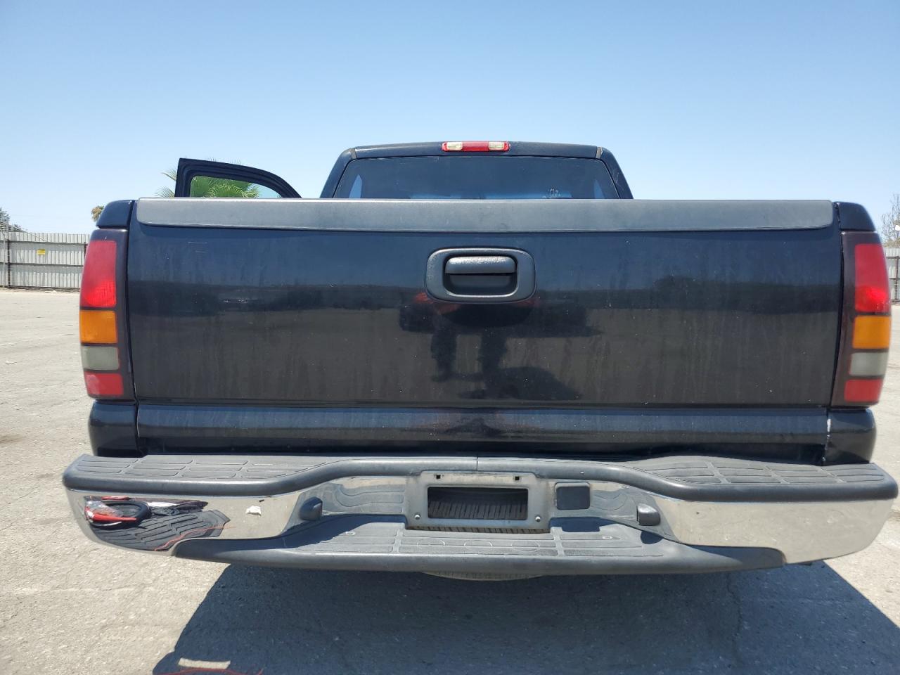 2005 GMC New Sierra C1500 VIN: 1GTEC14X75Z241793 Lot: 64878674