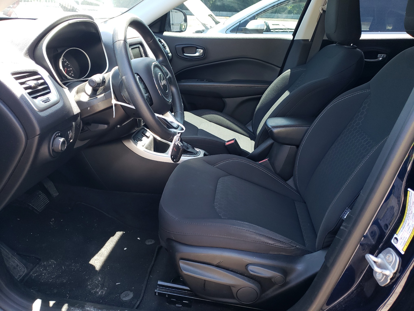 3C4NJCAB2JT345345 2018 Jeep Compass Sport