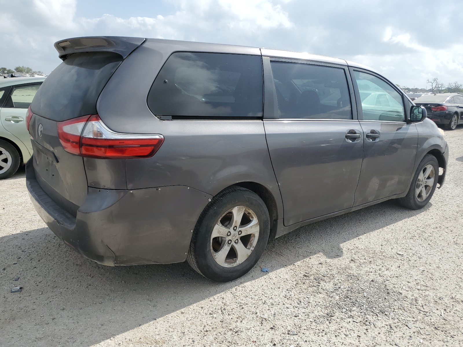 2017 Toyota Sienna vin: 5TDZZ3DC9HS766725