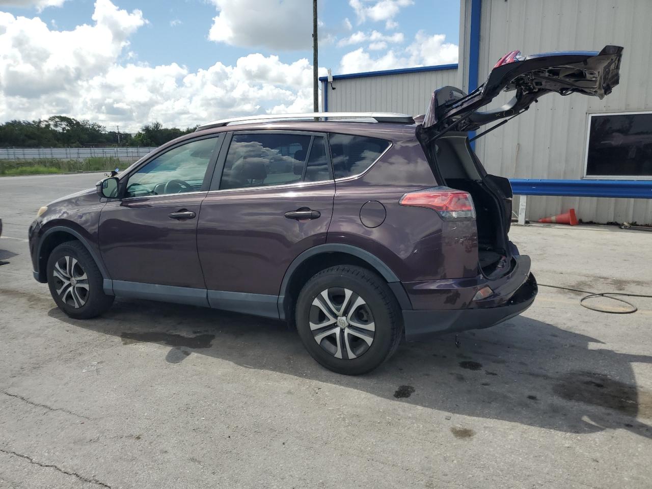 2T3ZFREV5JW436810 2018 TOYOTA RAV 4 - Image 2