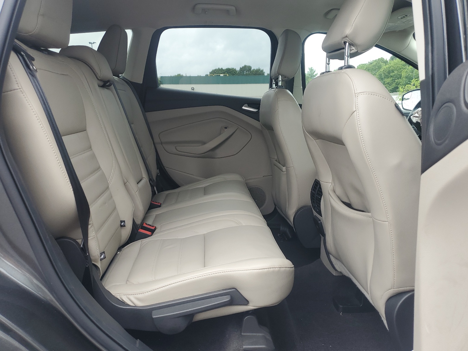 1FMCU9J92KUA37240 2019 Ford Escape Titanium