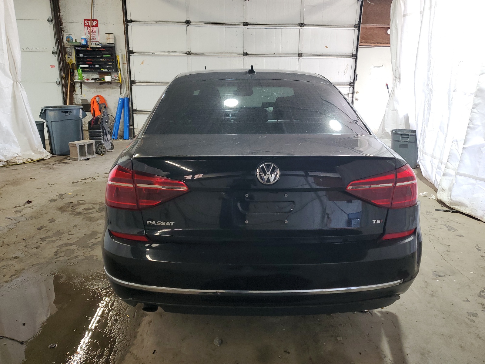 1VWLA7A36KC010171 2019 Volkswagen Passat Wolfsburg