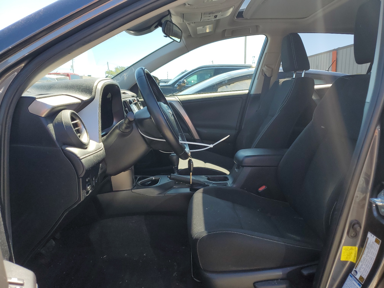 JTMRFREV0HD202436 2017 Toyota Rav4 Xle