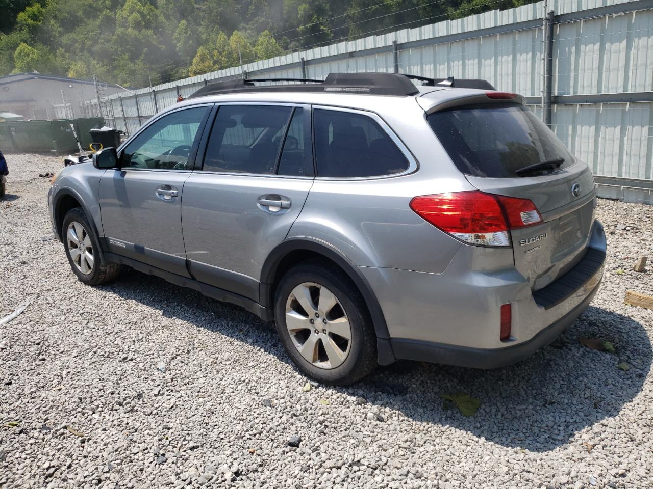 2011 Subaru Outback - Image 2