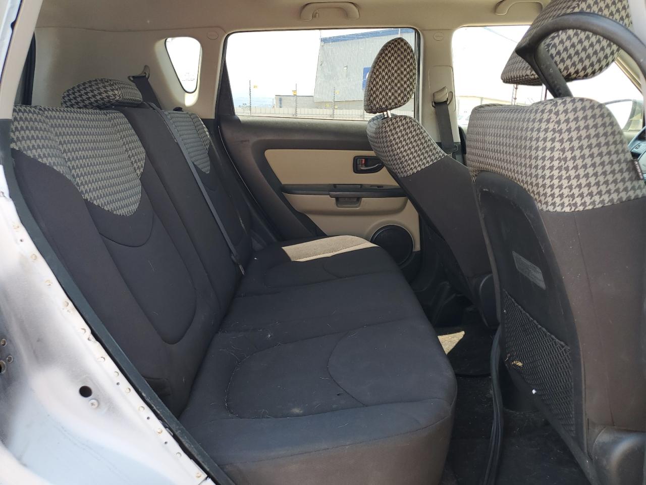 2011 Kia Soul + VIN: KNDJT2A20B7315950 Lot: 63067704