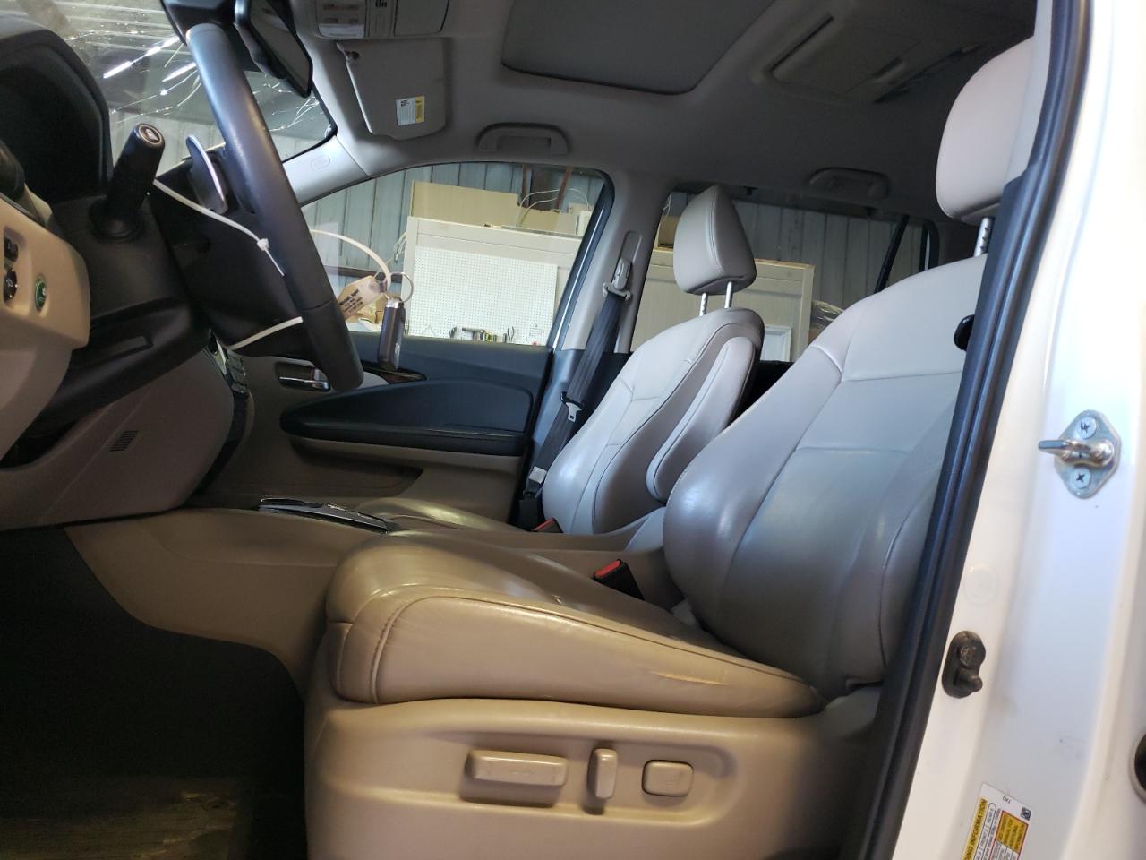 2018 Honda Pilot Touring VIN: 5FNYF6H95JB008847 Lot: 63706334