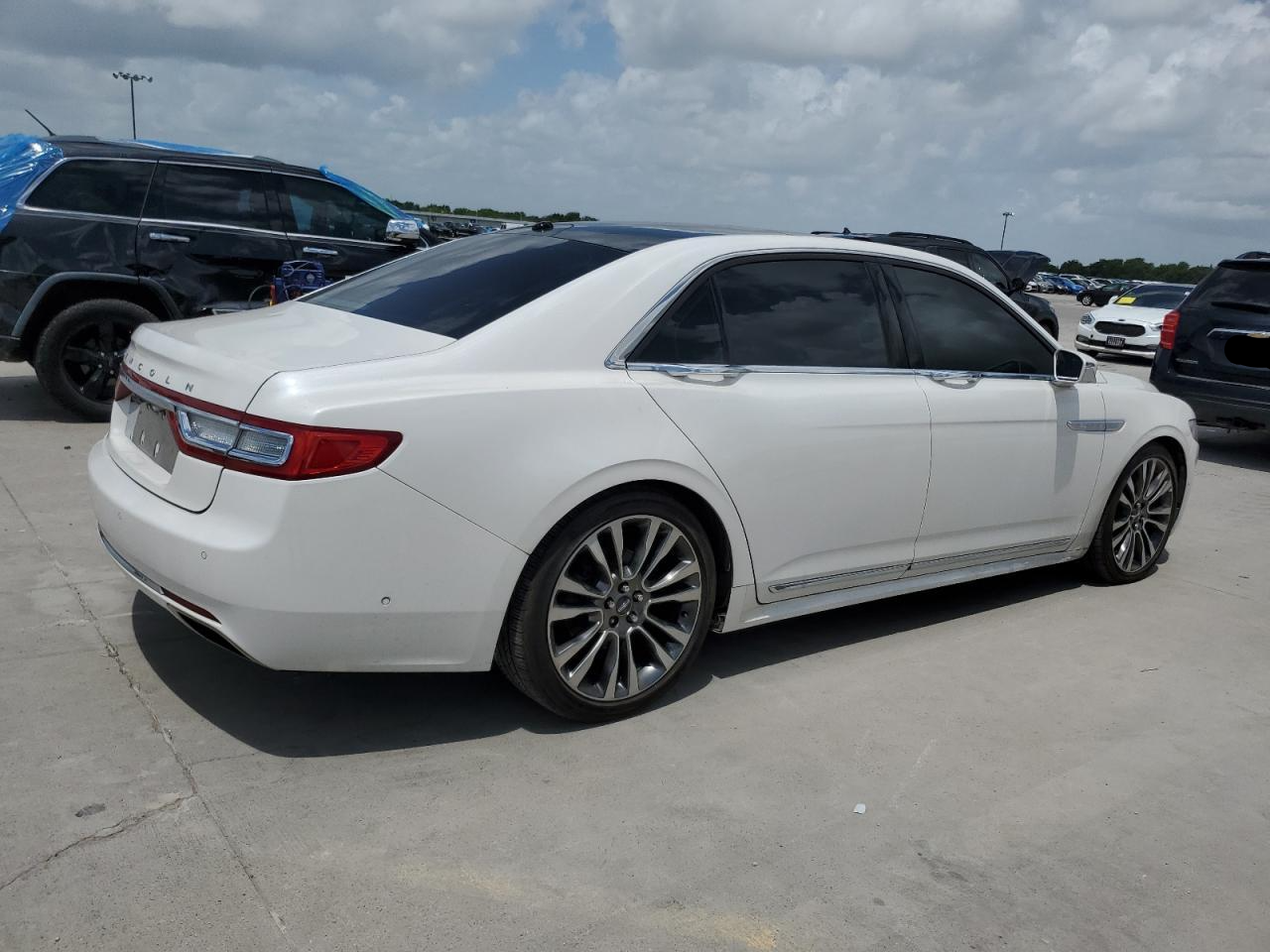 1LN6L9RP6H5602627 2017 Lincoln Continental Reserve