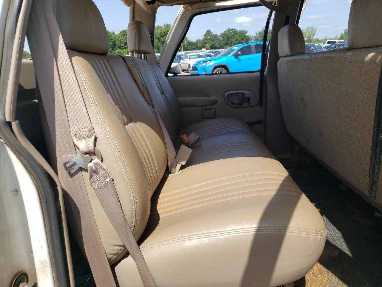 2000 Chevrolet Gmt-400 C3500 VIN: 1GCGC33R1YF482312 Lot: 64755014