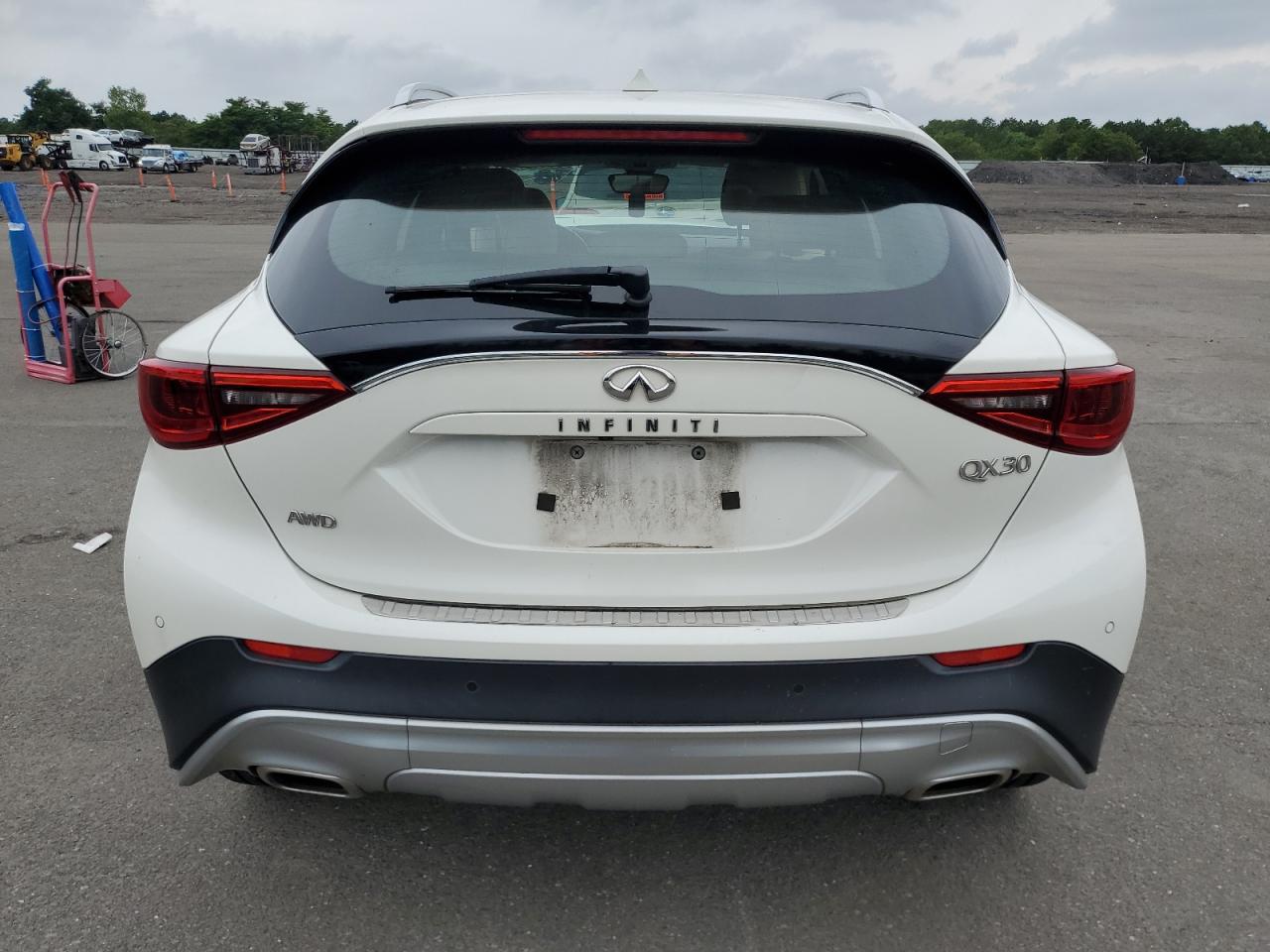 SJKCH5CR1HA038644 2017 Infiniti Qx30 Base