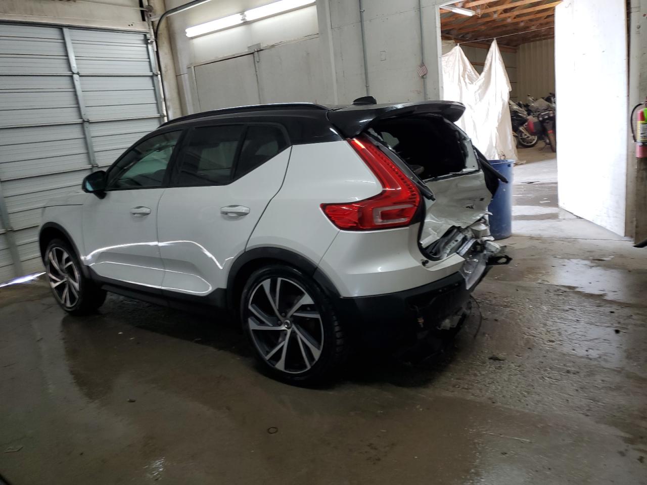 VIN YV4162UM3M2585417 2021 VOLVO XC40 no.2