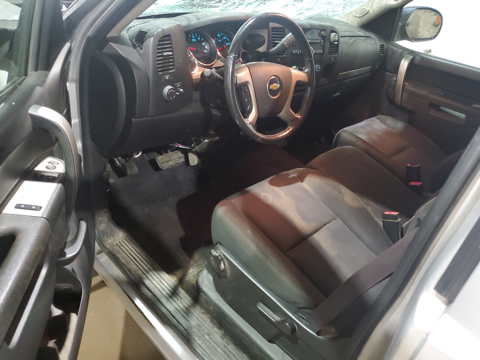 1GCNKSE04BZ241398 2011 Chevrolet Silverado K1500 Lt