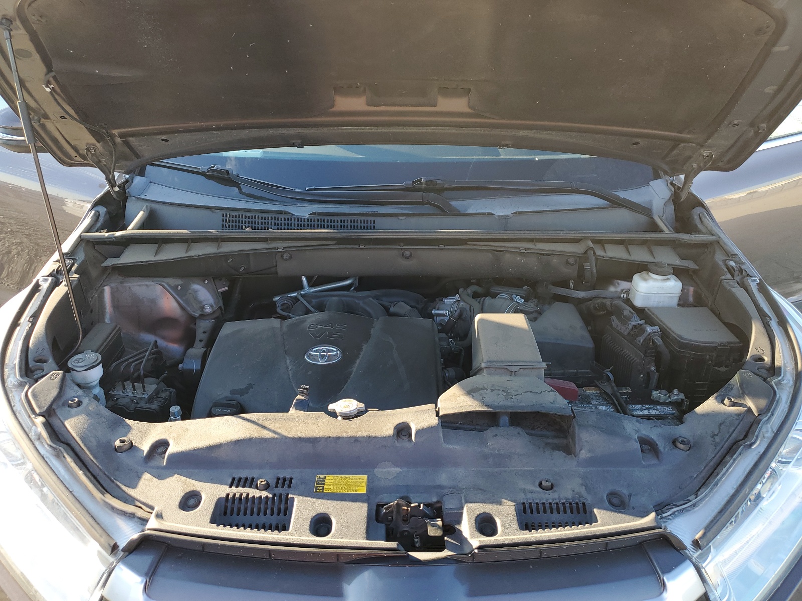 5TDZZRFH3KS295710 2019 Toyota Highlander Le