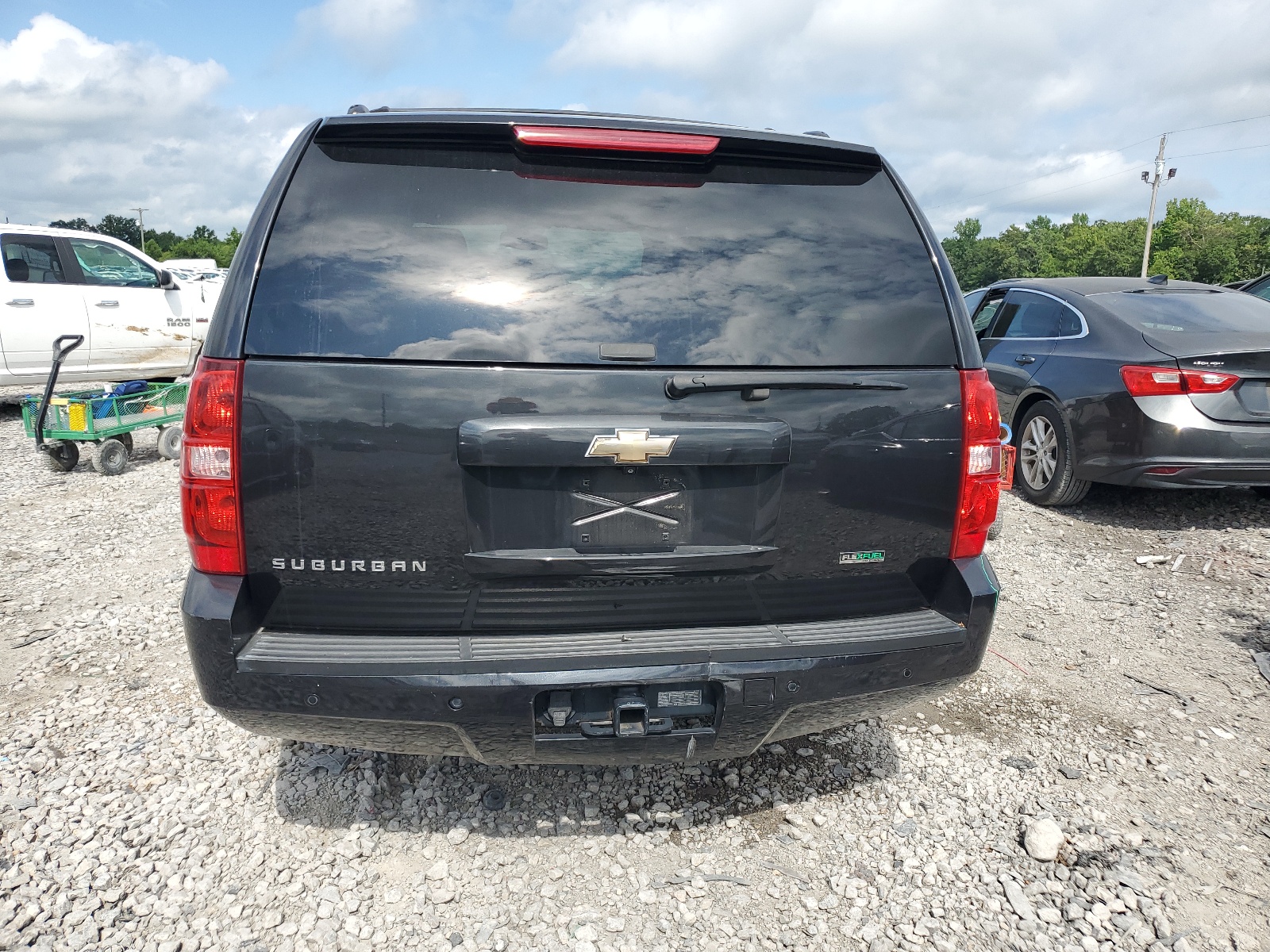 1GNSCJE00BR157452 2011 Chevrolet Suburban C1500 Lt