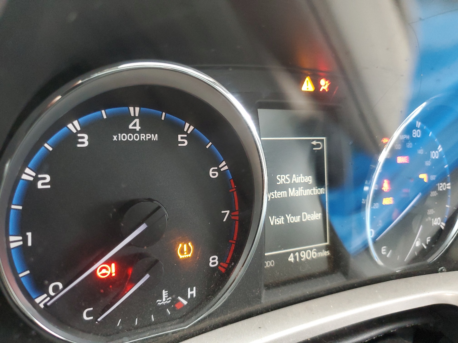 JTMWFREV6GJ098098 2016 Toyota Rav4 Xle