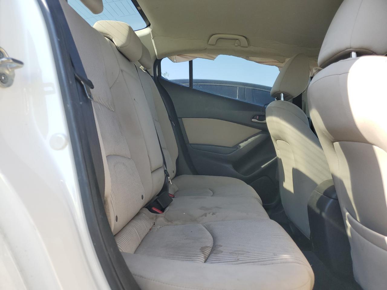 2015 Mazda 3 - Image 10
