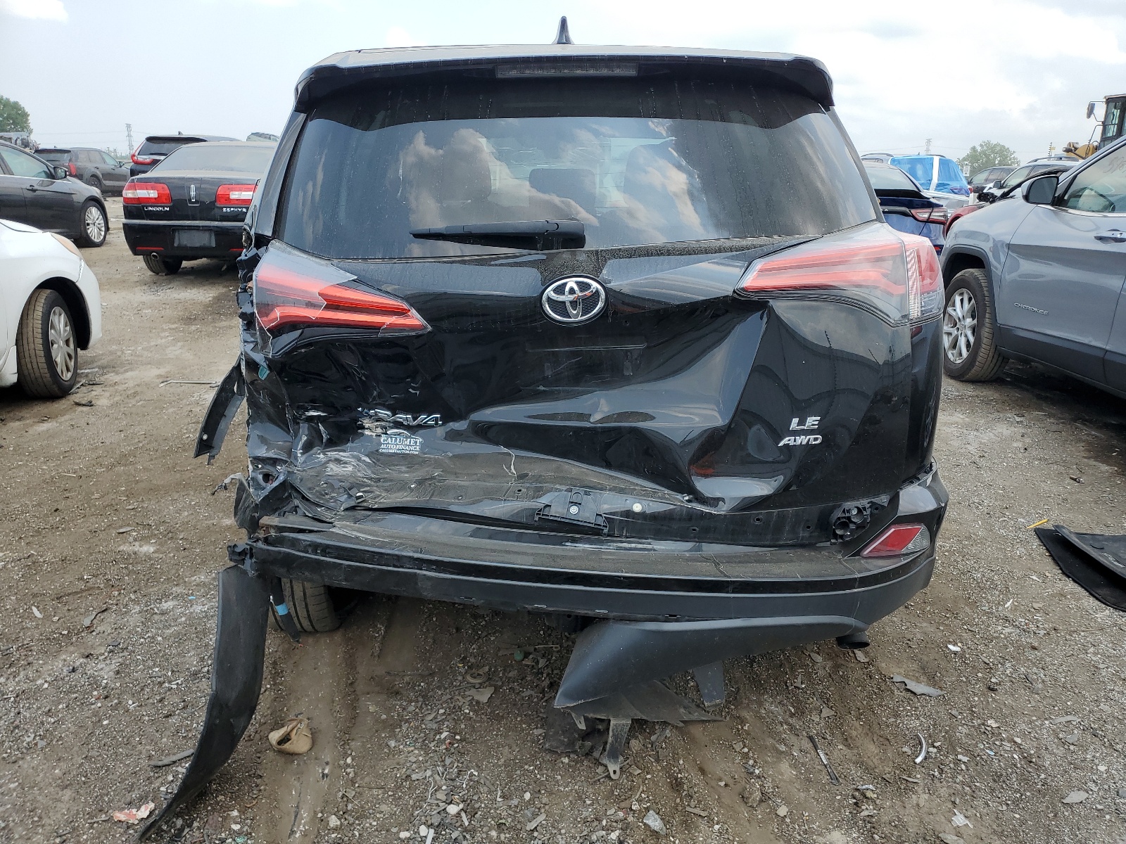 2T3BFREV7JW776168 2018 Toyota Rav4 Le