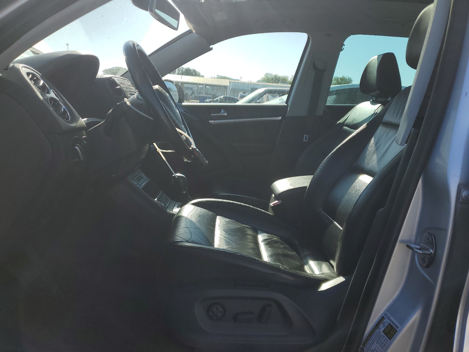 WVGAV7AX2CW551666 2012 Volkswagen Tiguan S