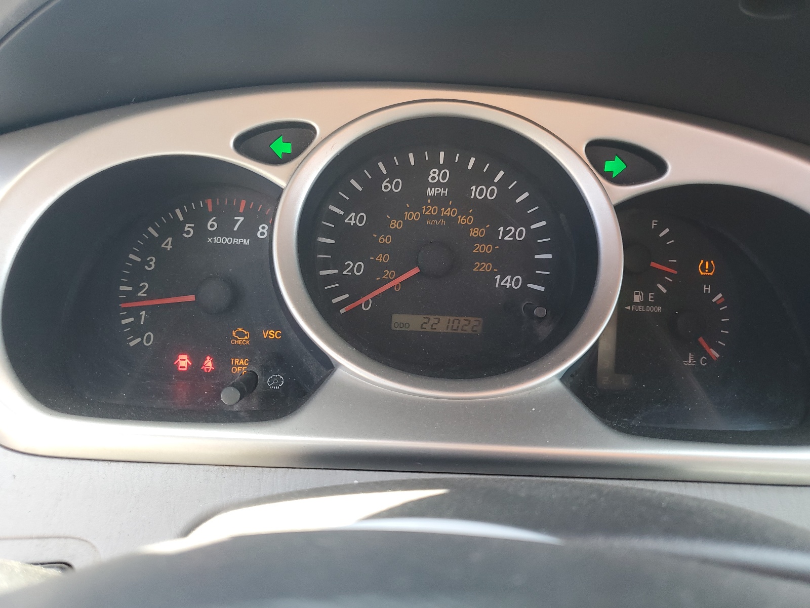 JTEDP21AX40009709 2004 Toyota Highlander Base