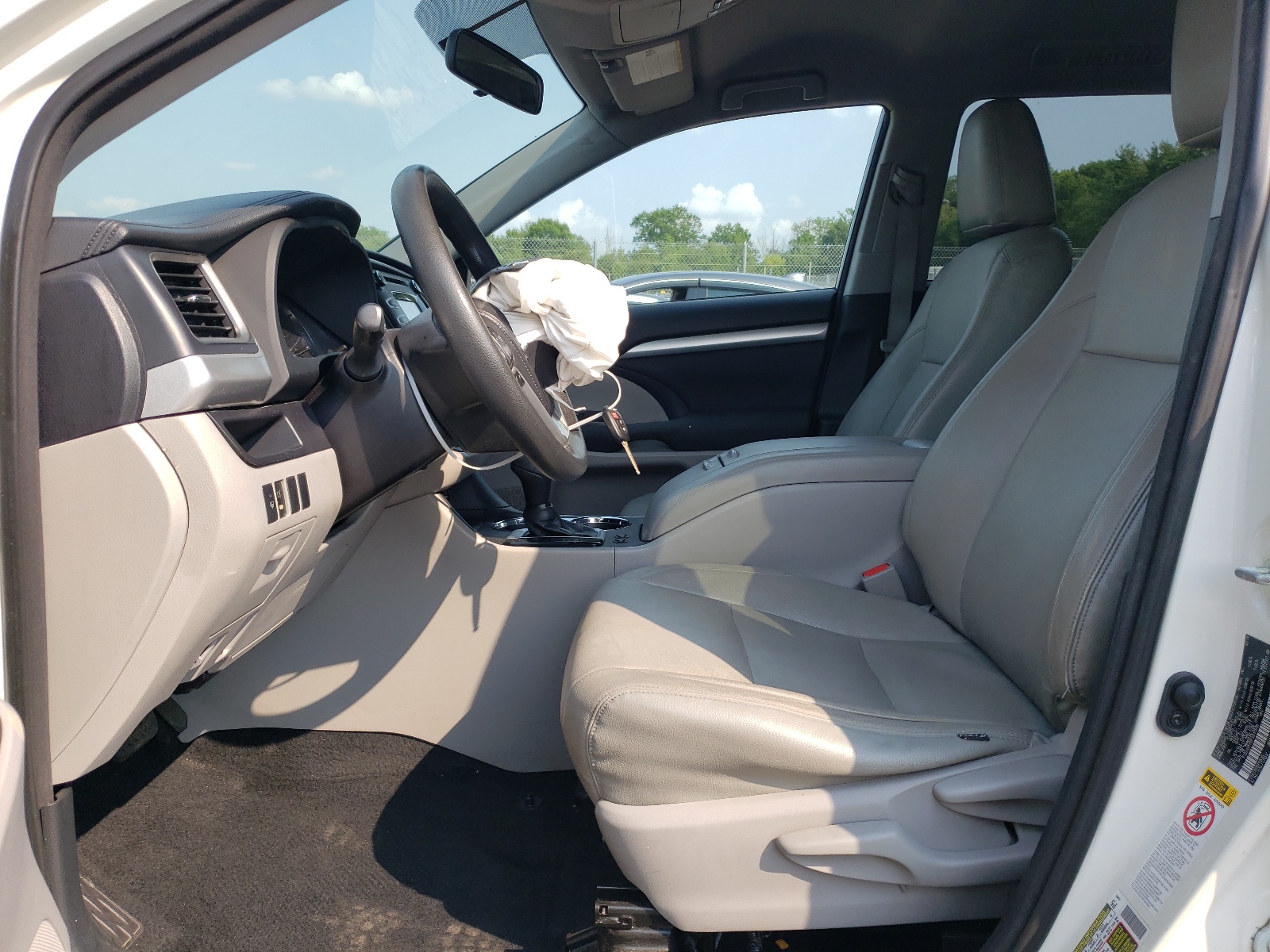 5TDZARFH9FS010506 2015 Toyota Highlander Le