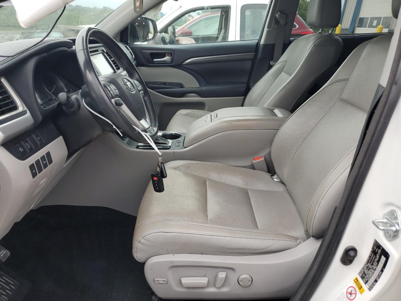 2017 Toyota Highlander Limited VIN: 5TDYZRFH1HS211730 Lot: 63890714