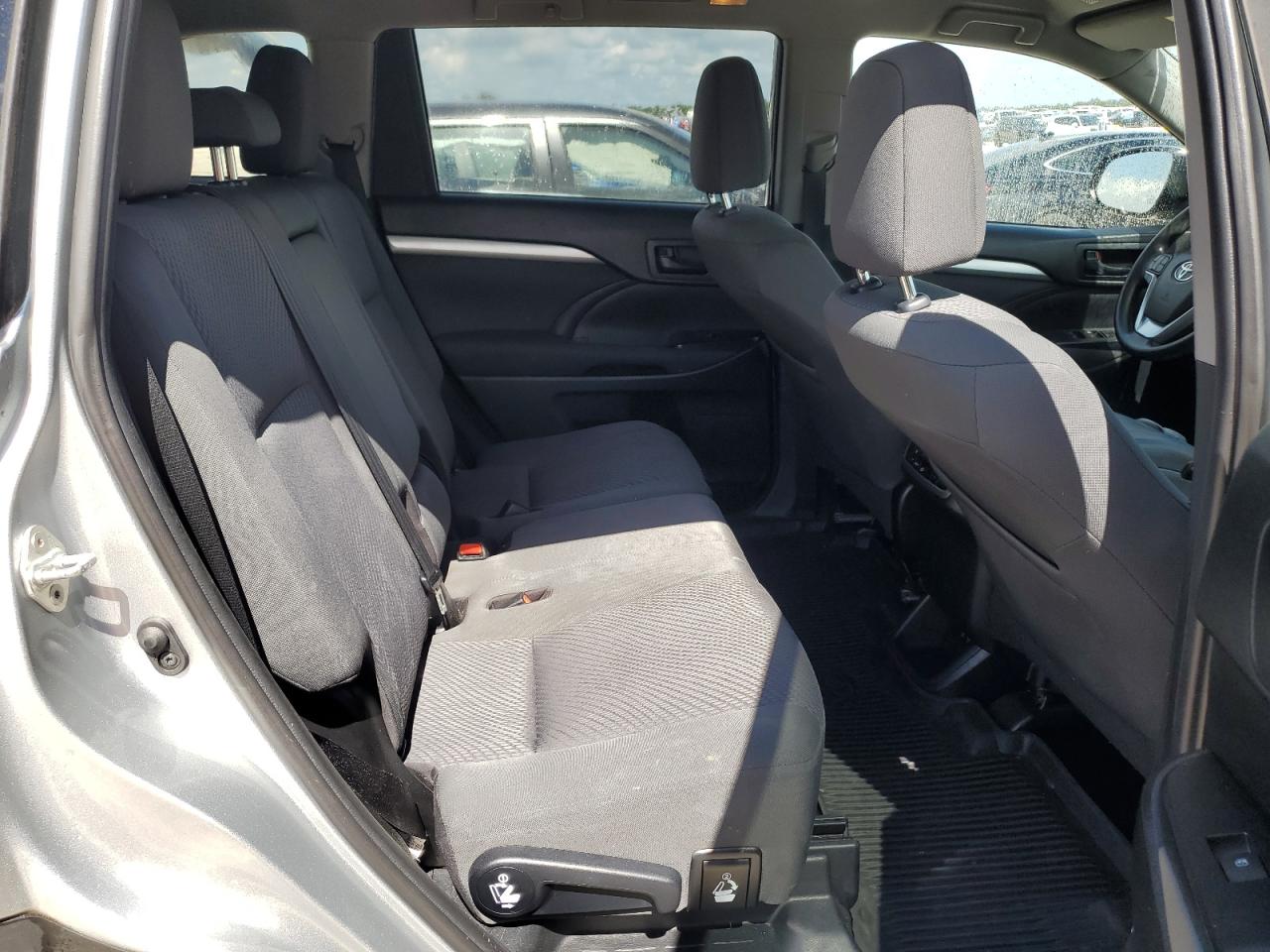 2019 Toyota Highlander Le VIN: 5TDZARFHXKS047493 Lot: 62934814