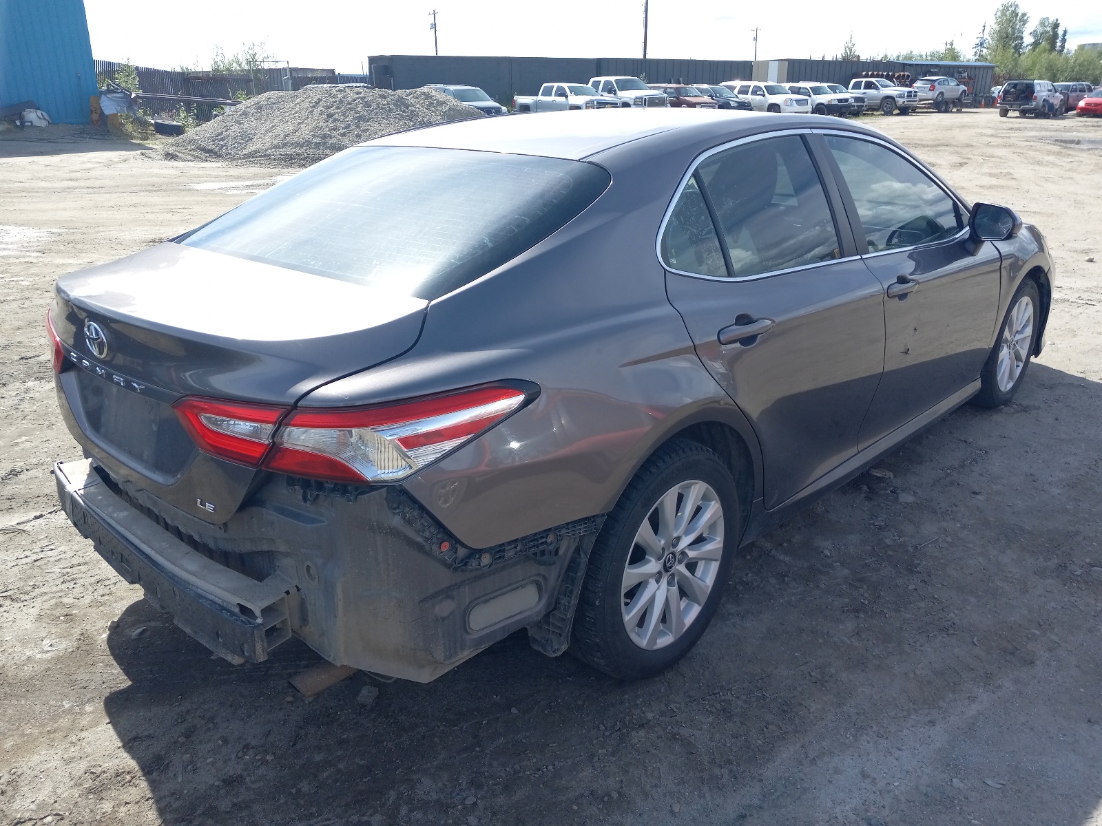 2018 Toyota Camry L vin: 4T1B11HK9JU107359