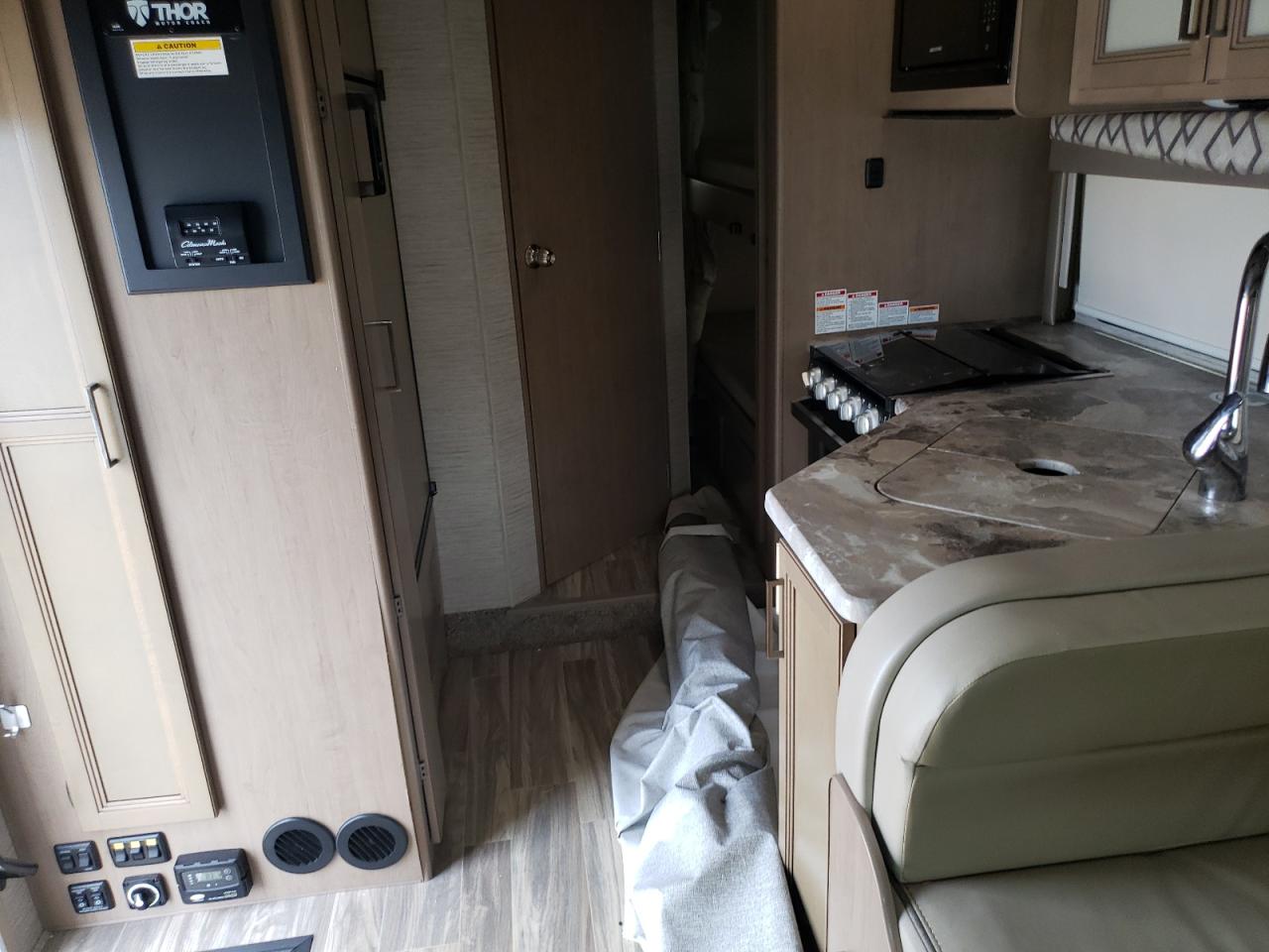 2021 Ford Econoline E450 Super Duty Cutaway Van VIN: 1FDXE4FN4MDC08726 Lot: 63458294