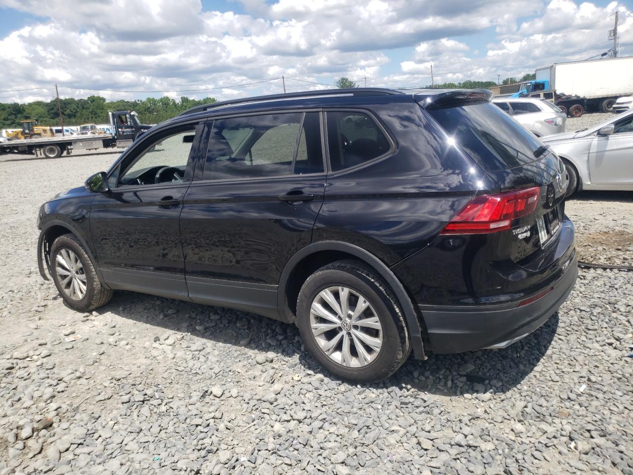 2018 Volkswagen Tiguan - Image 2