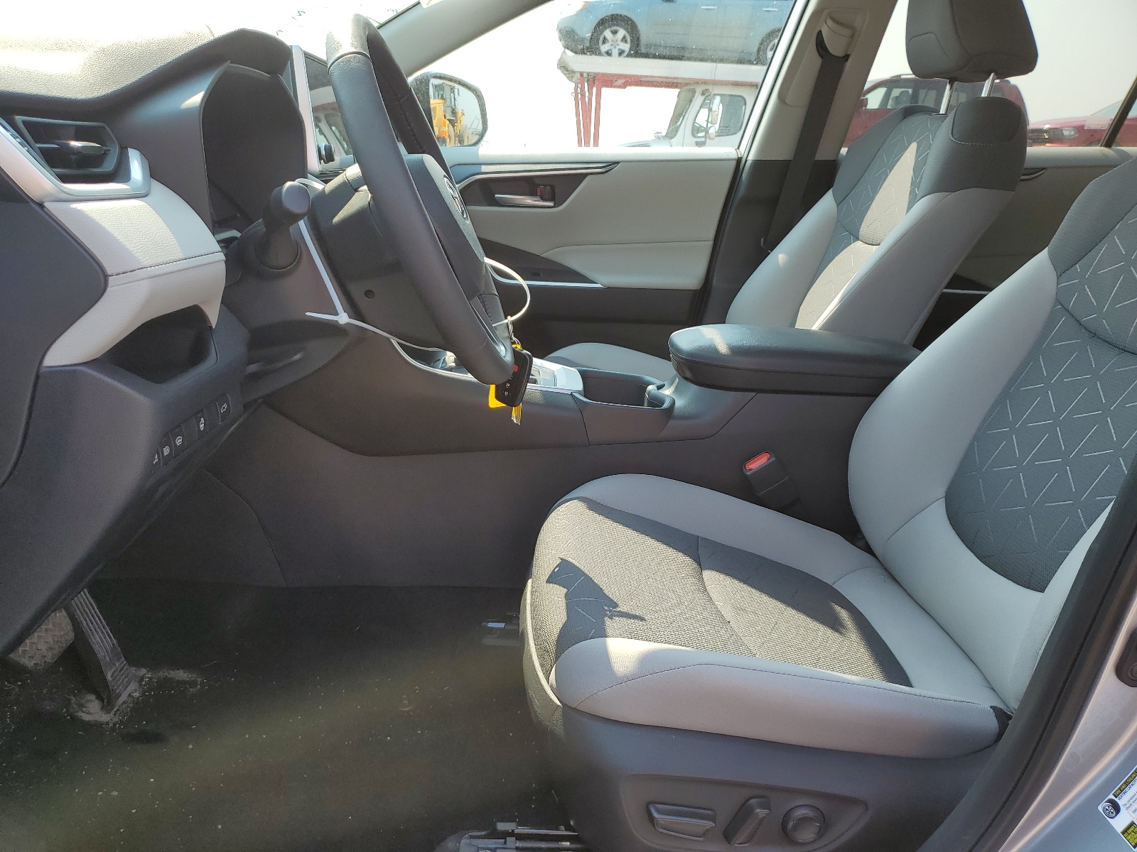 2T3P1RFV6RC400108 2024 Toyota Rav4 Xle