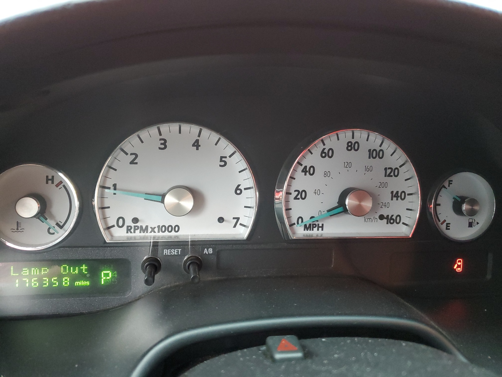 1FAHP60A75Y105594 2005 Ford Thunderbird