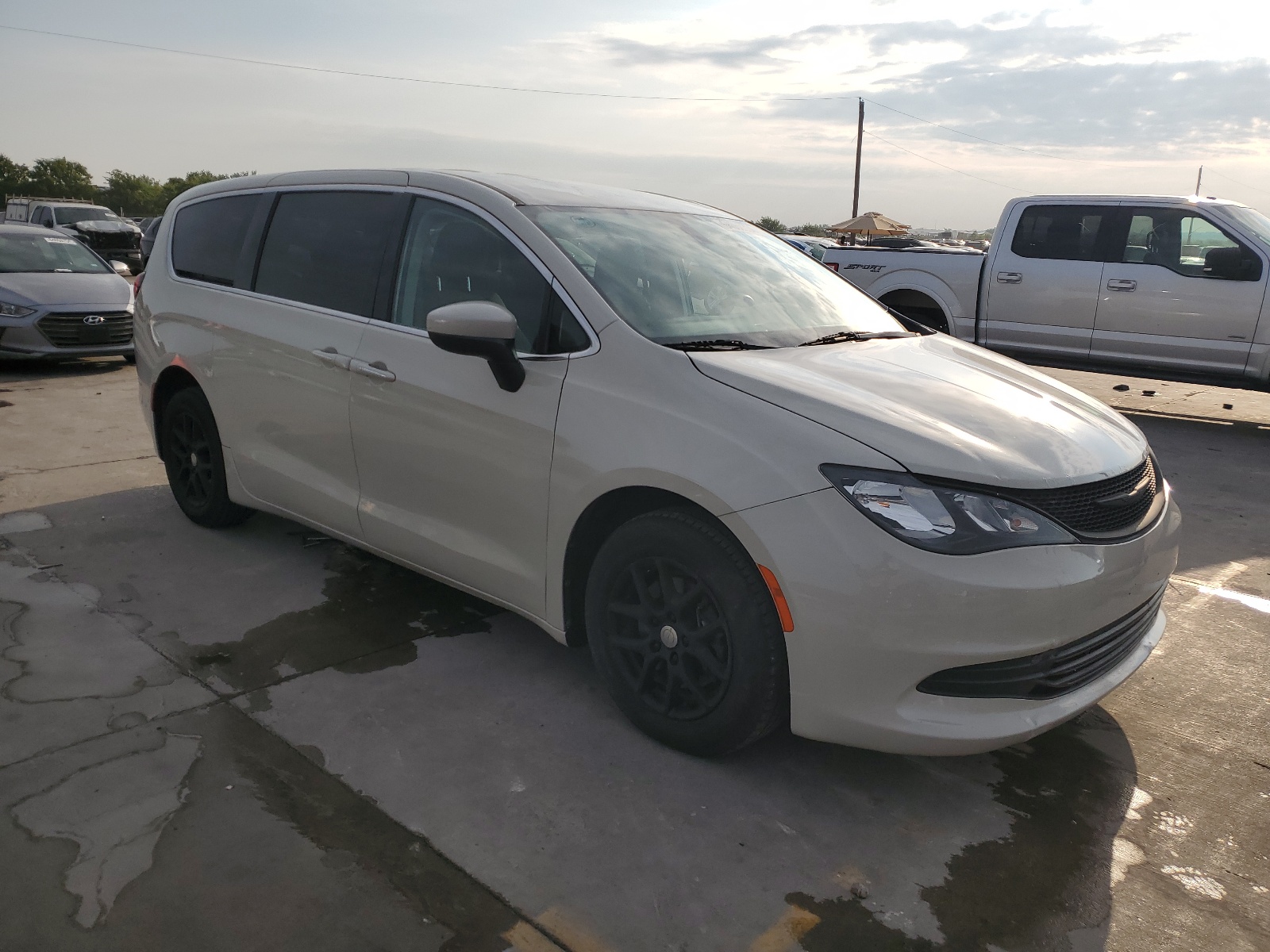 2017 Chrysler Pacifica Touring vin: 2C4RC1DG3HR570992